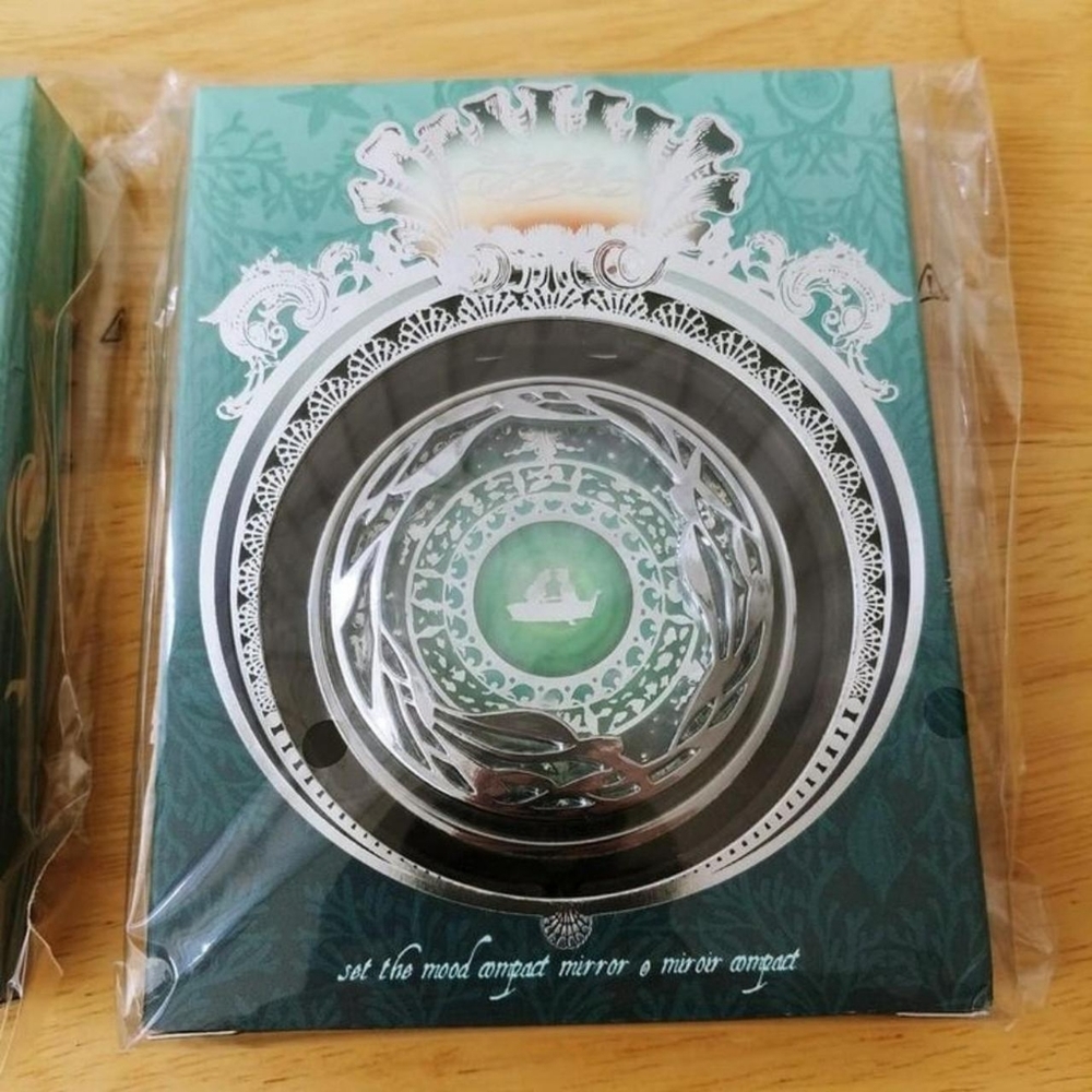 LE Sephora X Disney Little Mermaid Ariel Set The Mood Compact Mirror